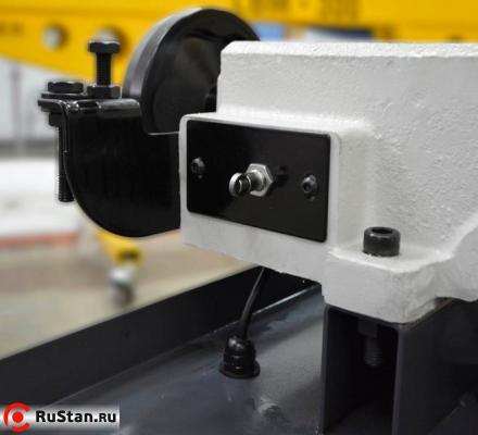 Наличие концевого выключателя гарантирует остановку пилы после окончания распила. фото №4 Наличие концевого выключателя гарантирует остановку пилы после окончания распила. фото №4