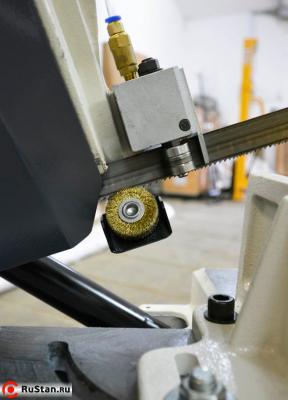 Специальная щетка для съема стружки улучшает условия работы полотна и продляет срок его службы. фото №9 Специальная щетка для съема стружки улучшает условия работы полотна и продляет срок его службы. фото №9