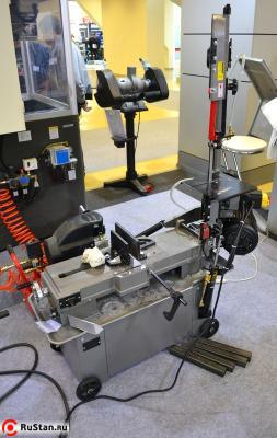 Возможность вертикального реза - ленточнопильный станок JET HVBS-712K фото №21 Возможность вертикального реза - ленточнопильный станок JET HVBS-712K фото №21