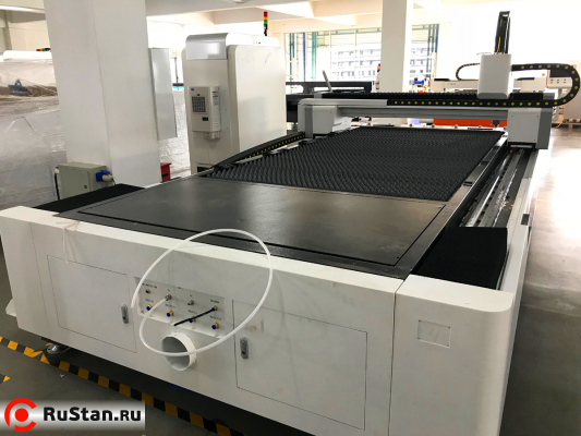 Вид схади Лазерный станок для резки металла LF3015LN (Raycus 1кВт) фото №7 Вид схади Лазерный станок для резки металла LF3015LN (Raycus 1кВт) фото №7