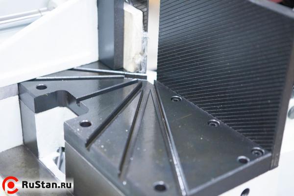 Прорези в основании тисков для наглядной установки рамы на угол для удобной установки рамы на -45°; -30°; 0°; +30°; +45°; +60°. фото №15 Stalex BS-460G фото №15