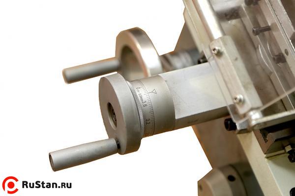 На станке имеются лимбы продольной и поперечной подачи. Маховики выполнены из металла. фото №5 Metal Master MML 2550 фото №5